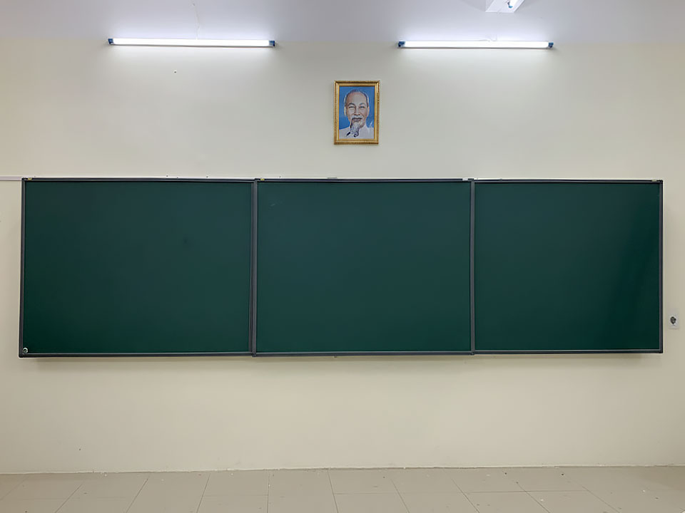 Mặt bảng là khu vực trực tiếp phục vụ hoạt động viết và trình bày nội dung